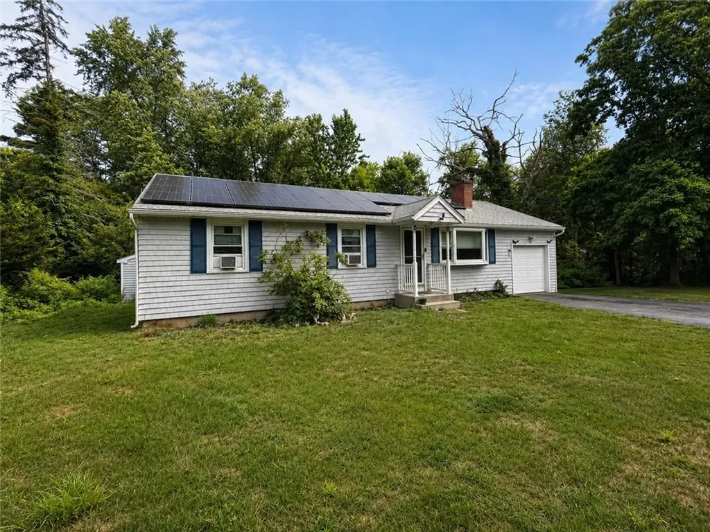 123 Wampanoag Road Warwick RI 02818