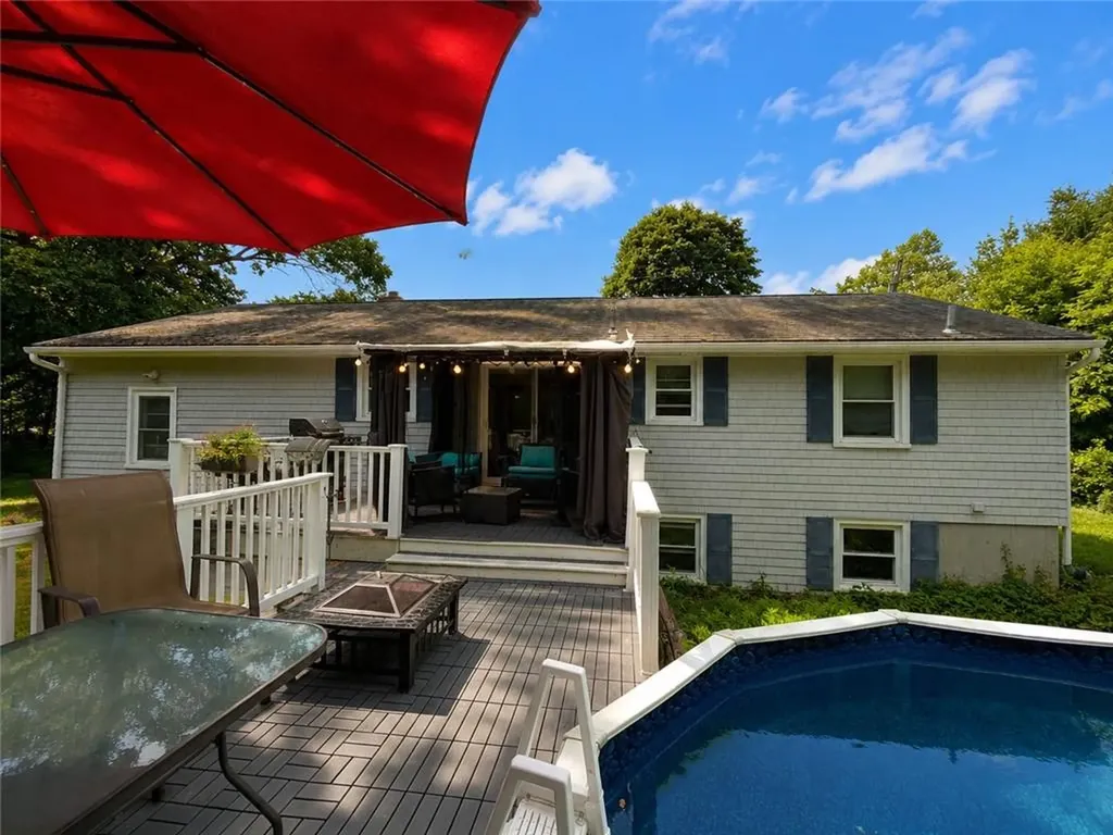 123 Wampanoag Road Warwick RI 02818
