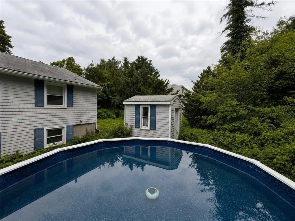 123 Wampanoag Road Warwick RI 02818