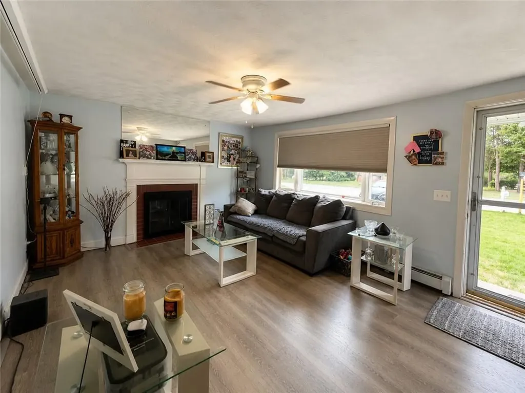 123 Wampanoag Road Warwick RI 02818