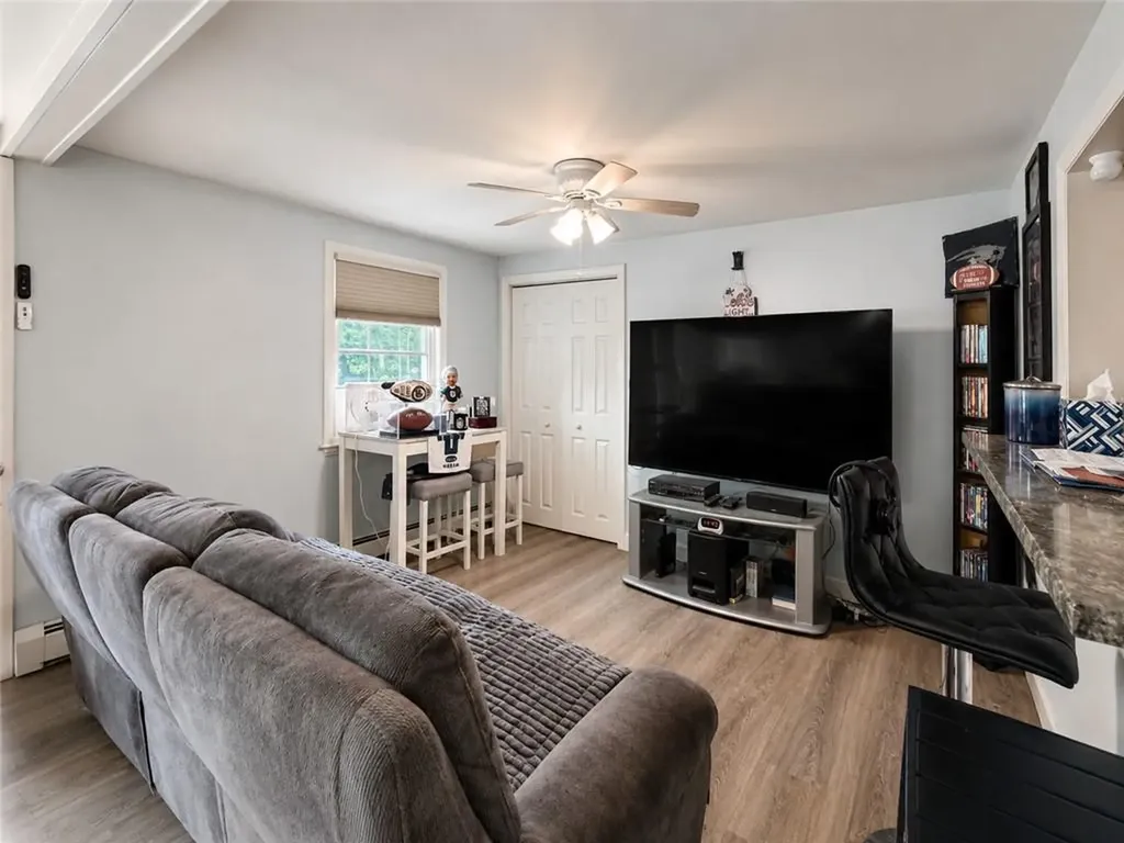 123 Wampanoag Road Warwick RI 02818