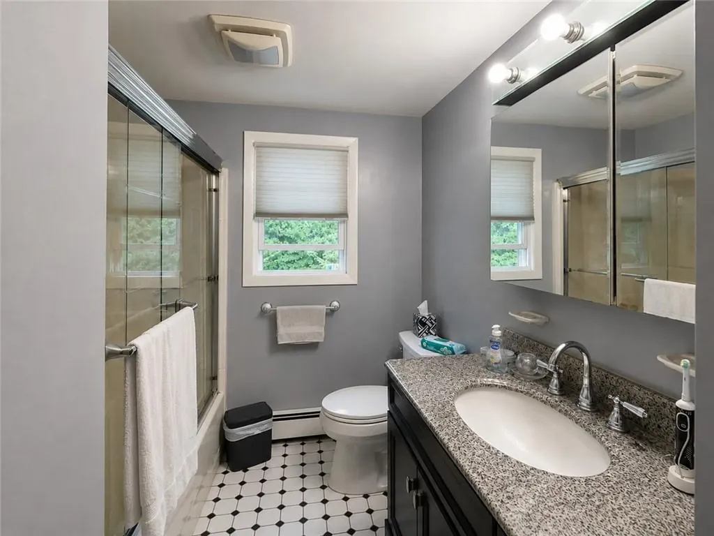123 Wampanoag Road Warwick RI 02818