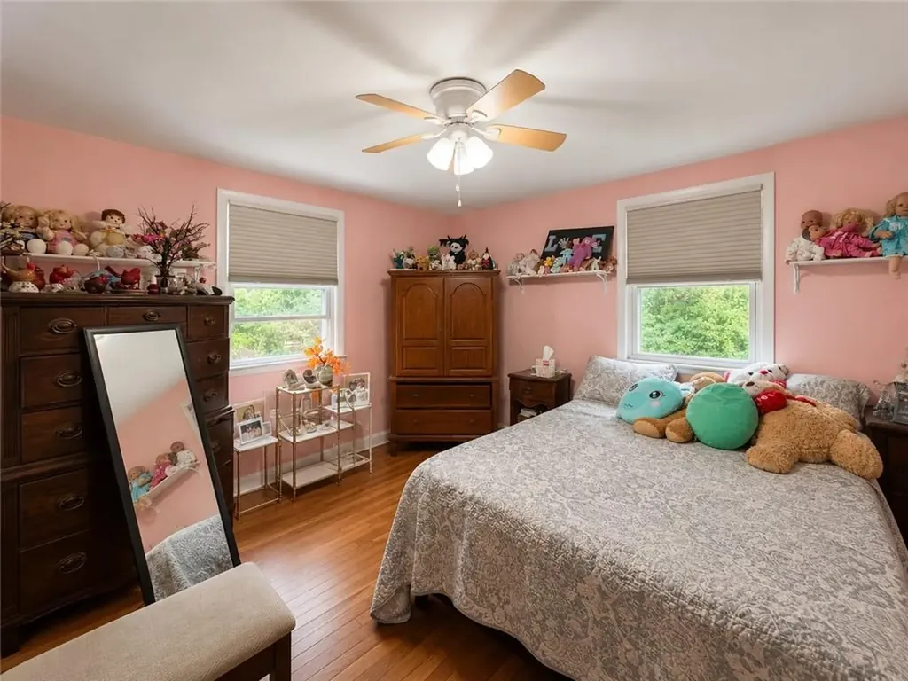 123 Wampanoag Road Warwick RI 02818