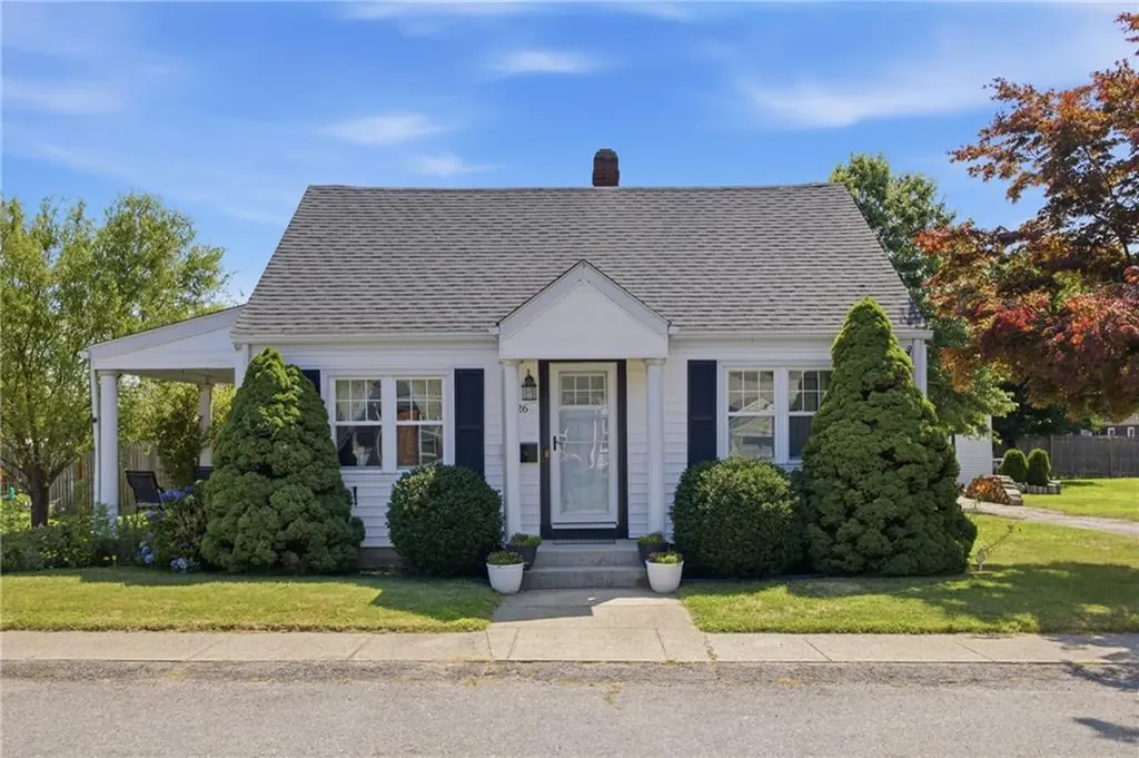 26 Crandall Court Warwick RI 02889
