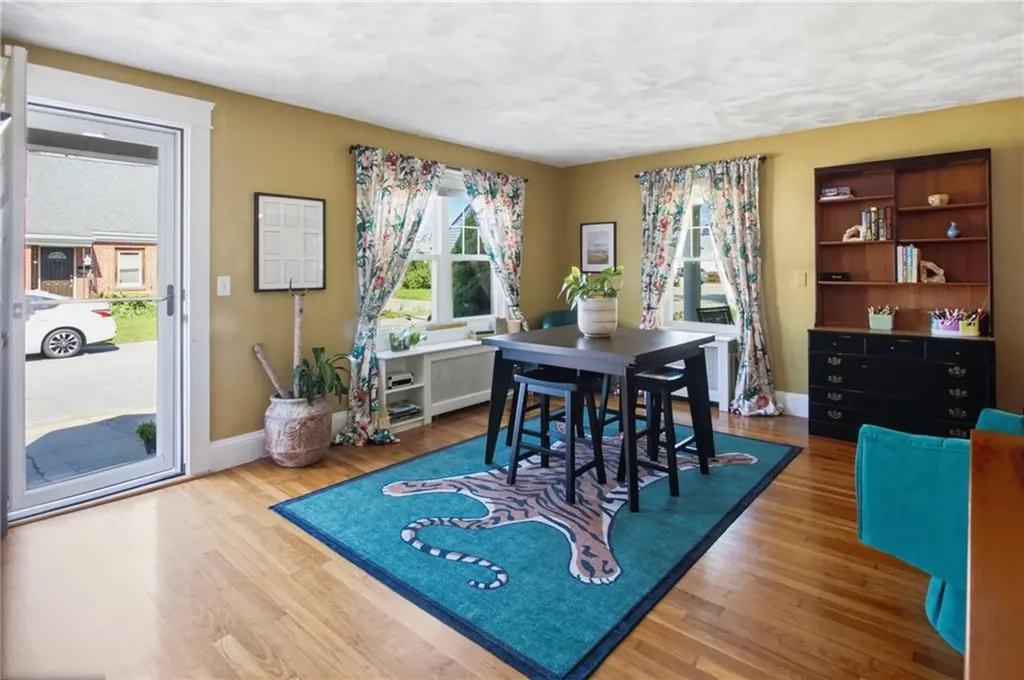 26 Crandall Court Warwick RI 02889