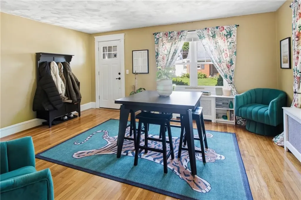 26 Crandall Court Warwick RI 02889
