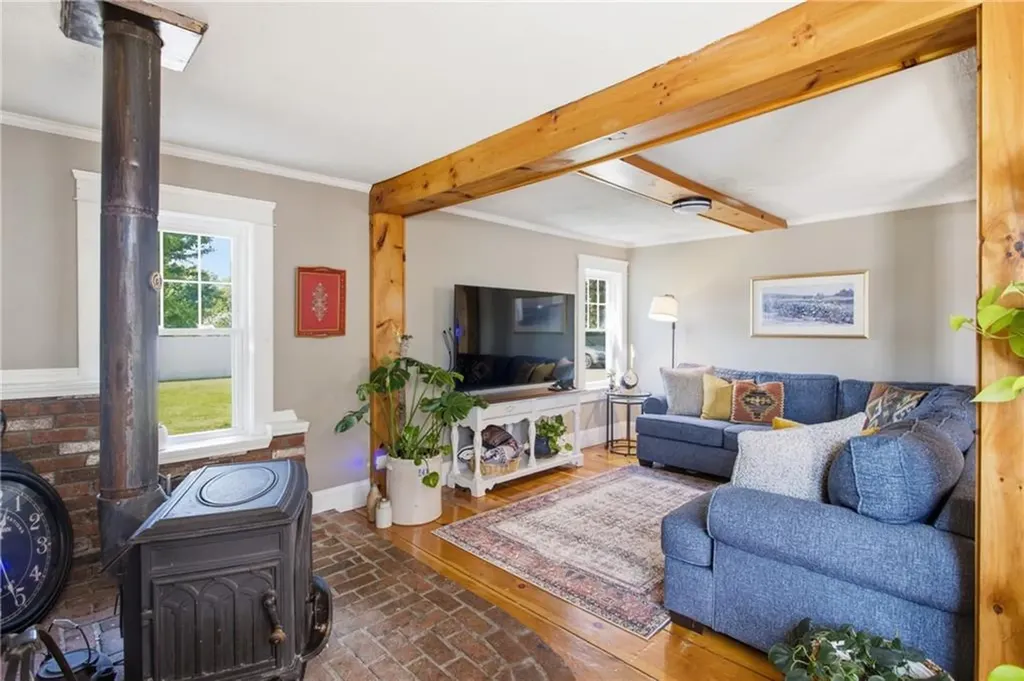26 Crandall Court Warwick RI 02889