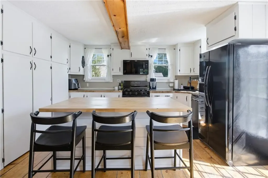 26 Crandall Court Warwick RI 02889