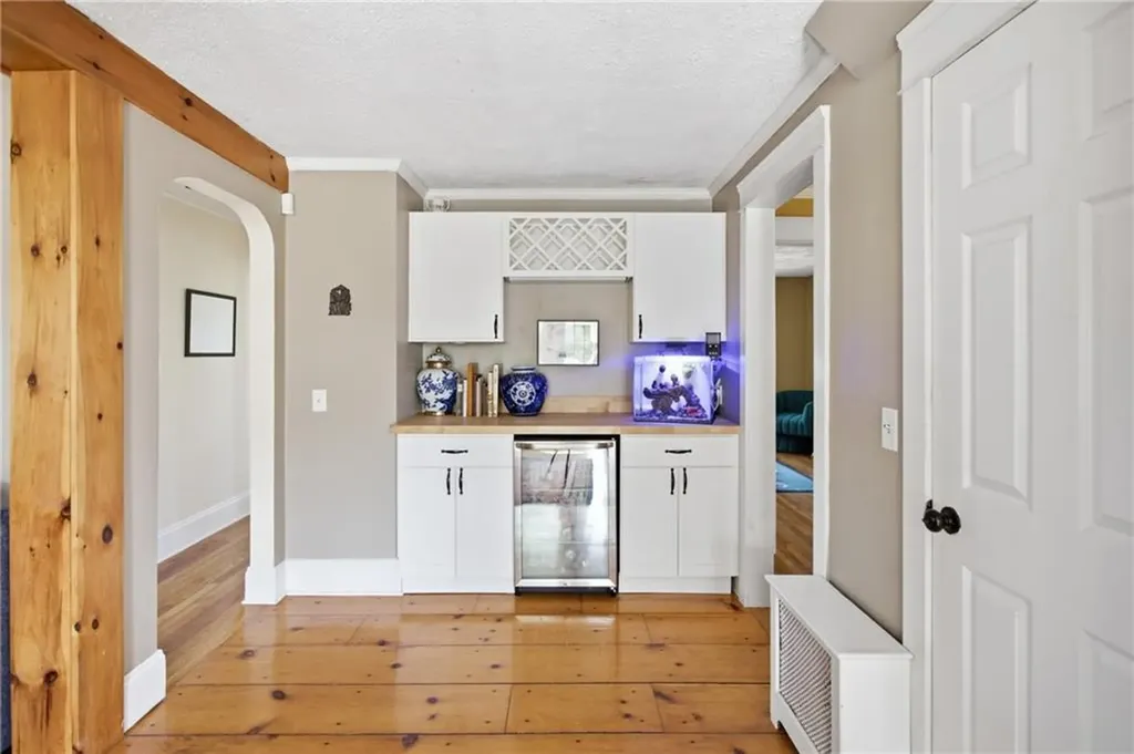 26 Crandall Court Warwick RI 02889