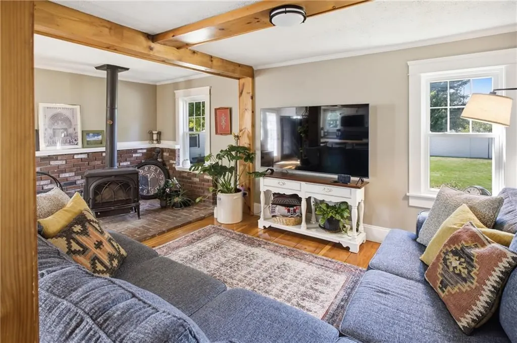 26 Crandall Court Warwick RI 02889