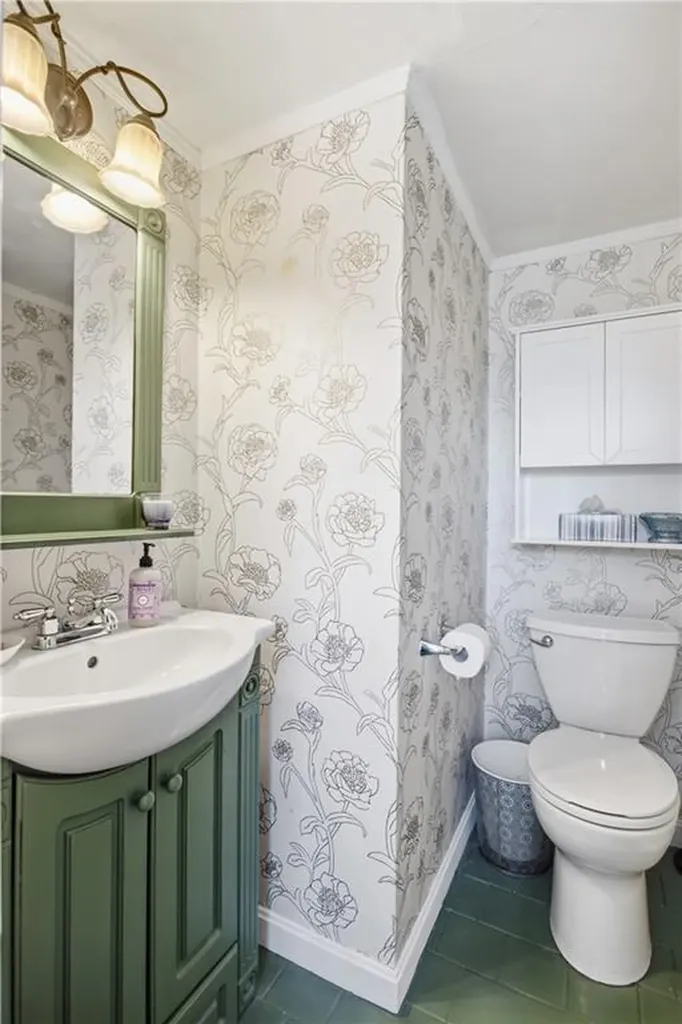 26 Crandall Court Warwick RI 02889