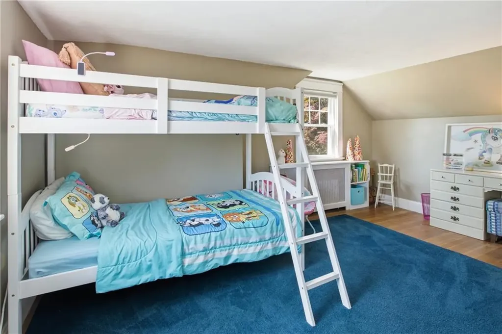 26 Crandall Court Warwick RI 02889