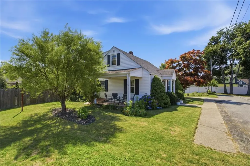 26 Crandall Court Warwick RI 02889