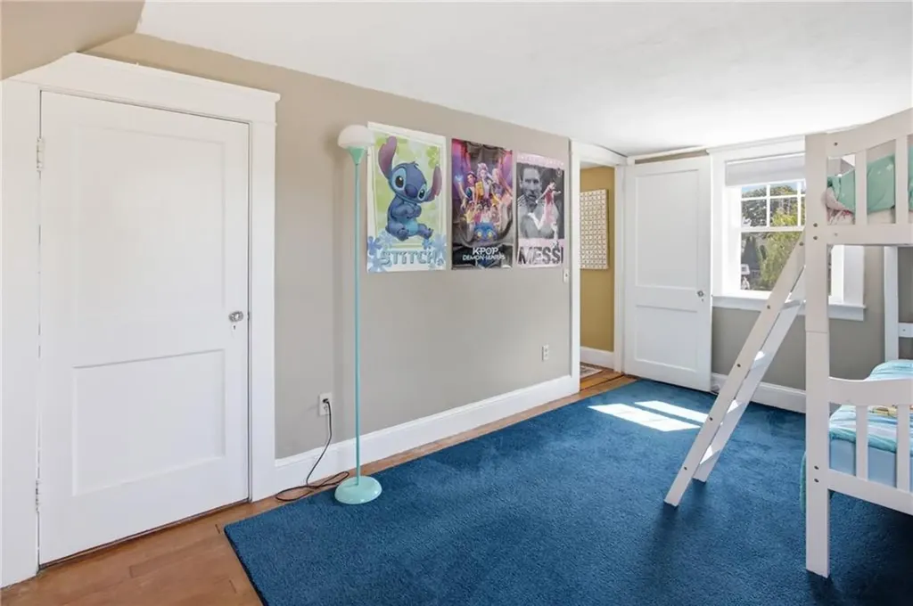 26 Crandall Court Warwick RI 02889