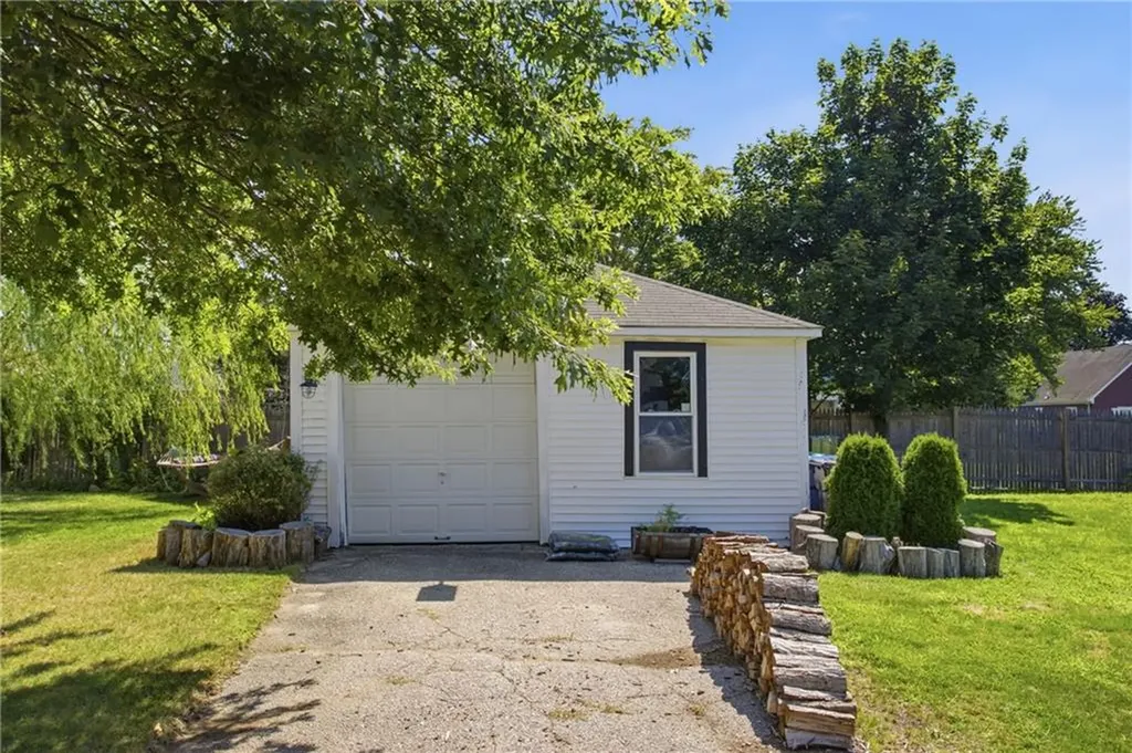 26 Crandall Court Warwick RI 02889