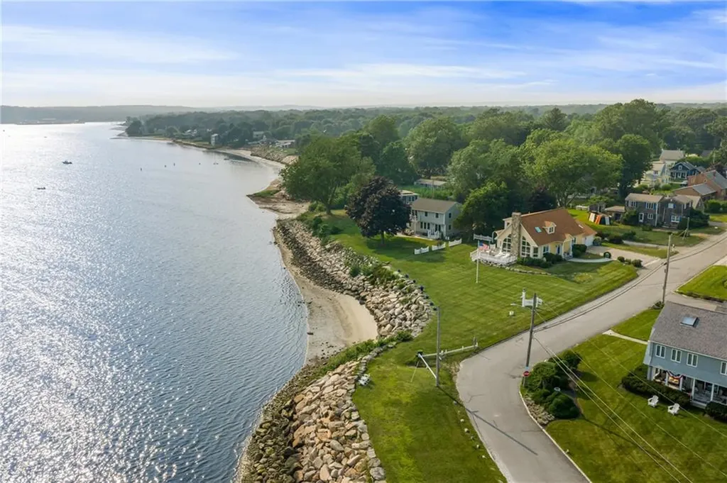 139 Hemlock Avenue Warwick RI 02886
