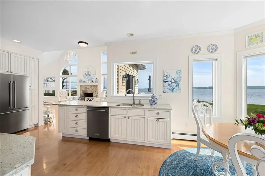 139 Hemlock Avenue Warwick RI 02886