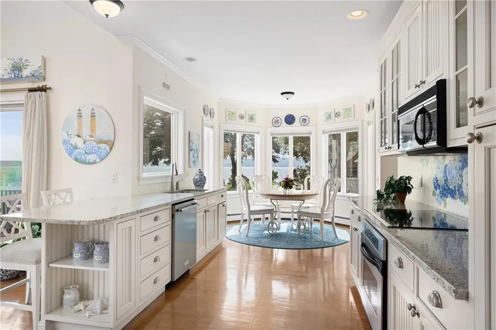 139 Hemlock Avenue Warwick RI 02886