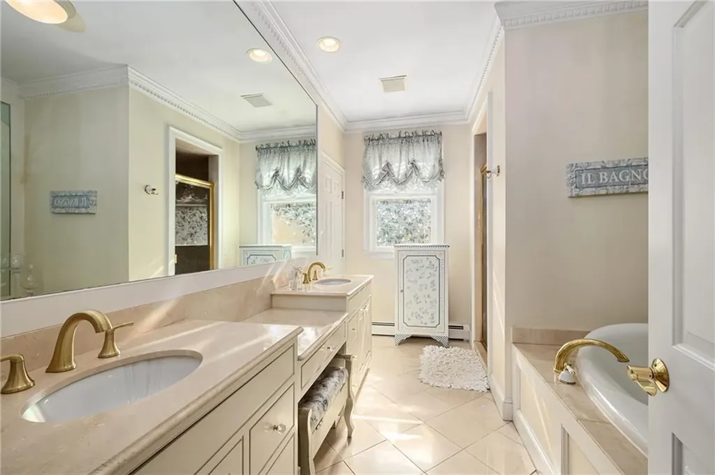 139 Hemlock Avenue Warwick RI 02886