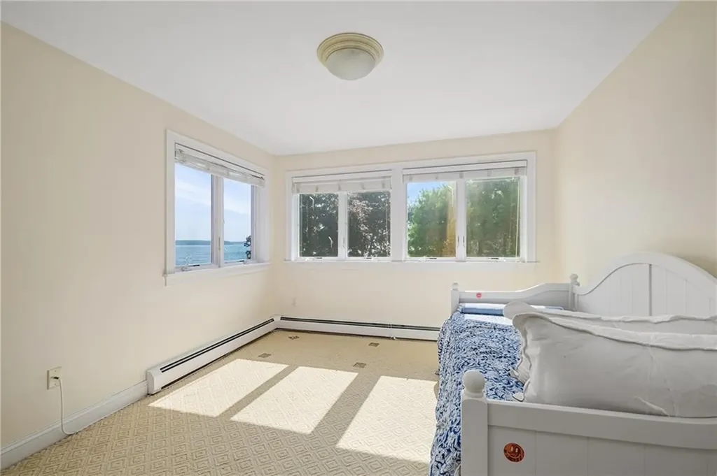 139 Hemlock Avenue Warwick RI 02886