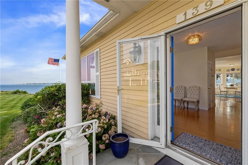 139 Hemlock Avenue Warwick RI 02886