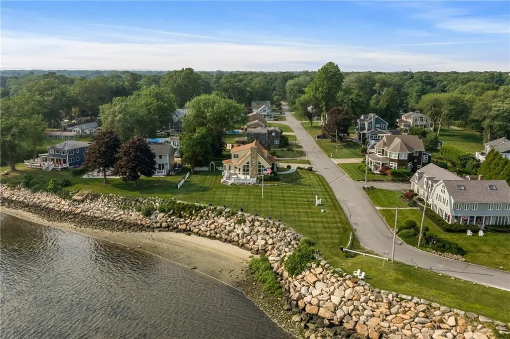 139 Hemlock Avenue Warwick RI 02886