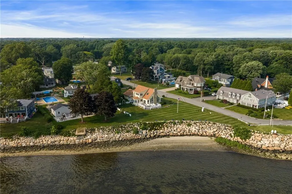139 Hemlock Avenue Warwick RI 02886