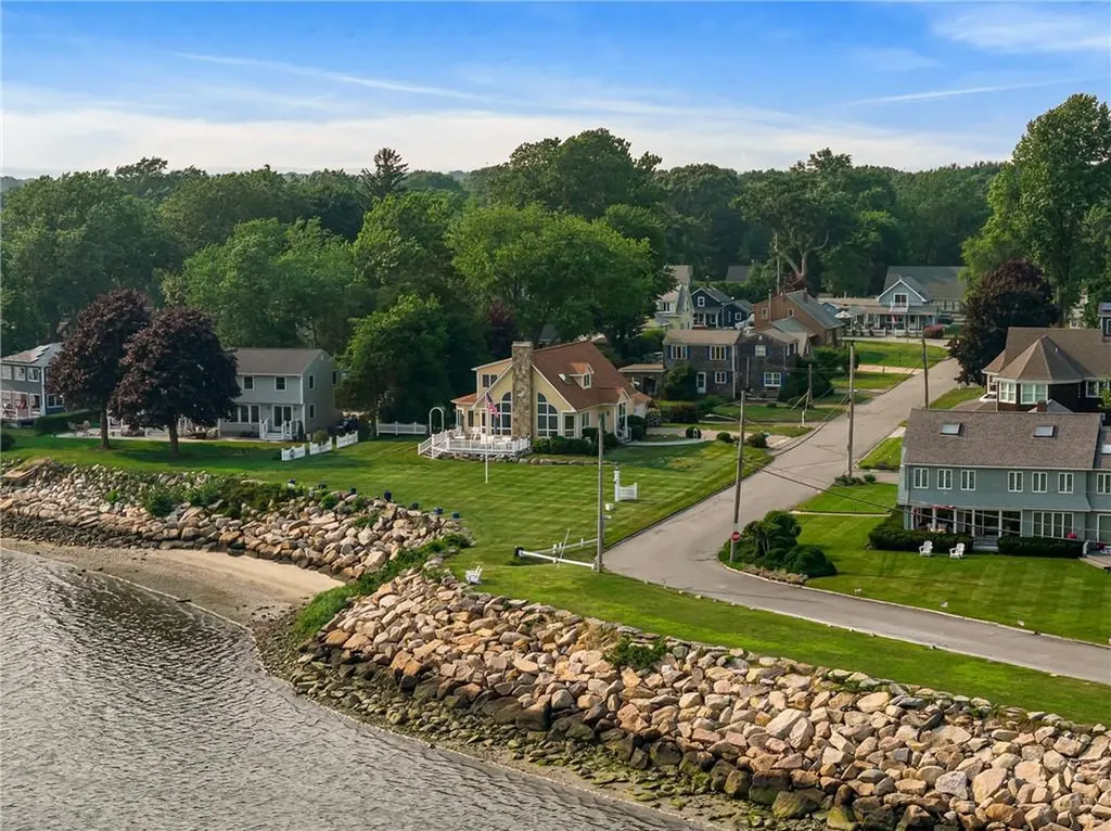 139 Hemlock Avenue Warwick RI 02886