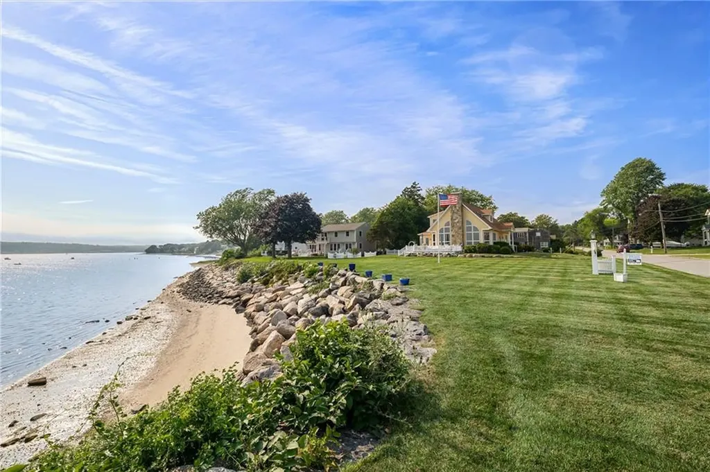 139 Hemlock Avenue Warwick RI 02886