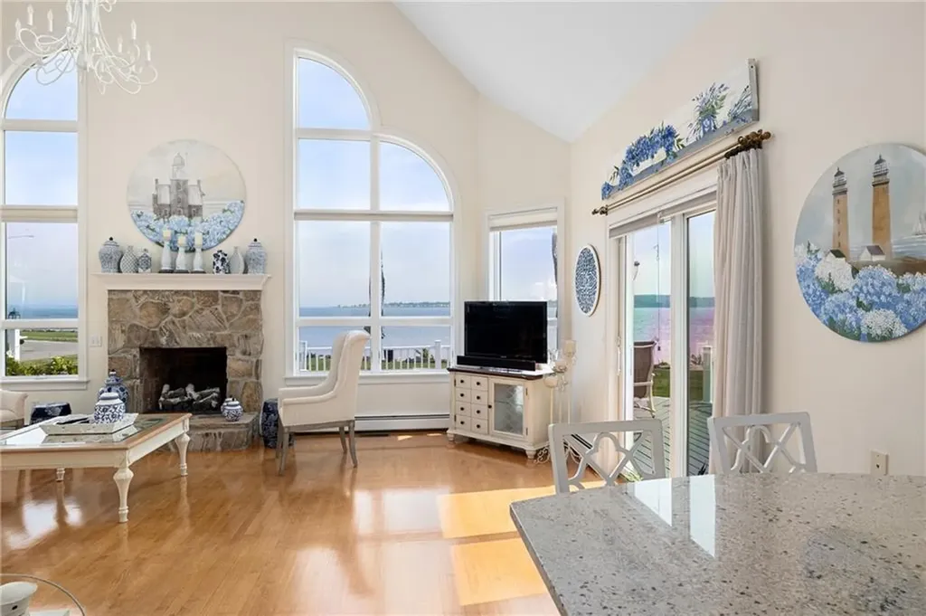 139 Hemlock Avenue Warwick RI 02886