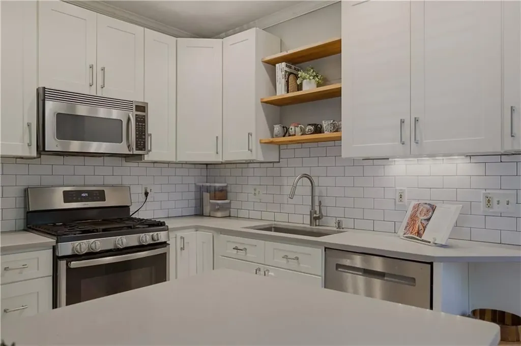 75 Longwood Avenue Providence RI 02908