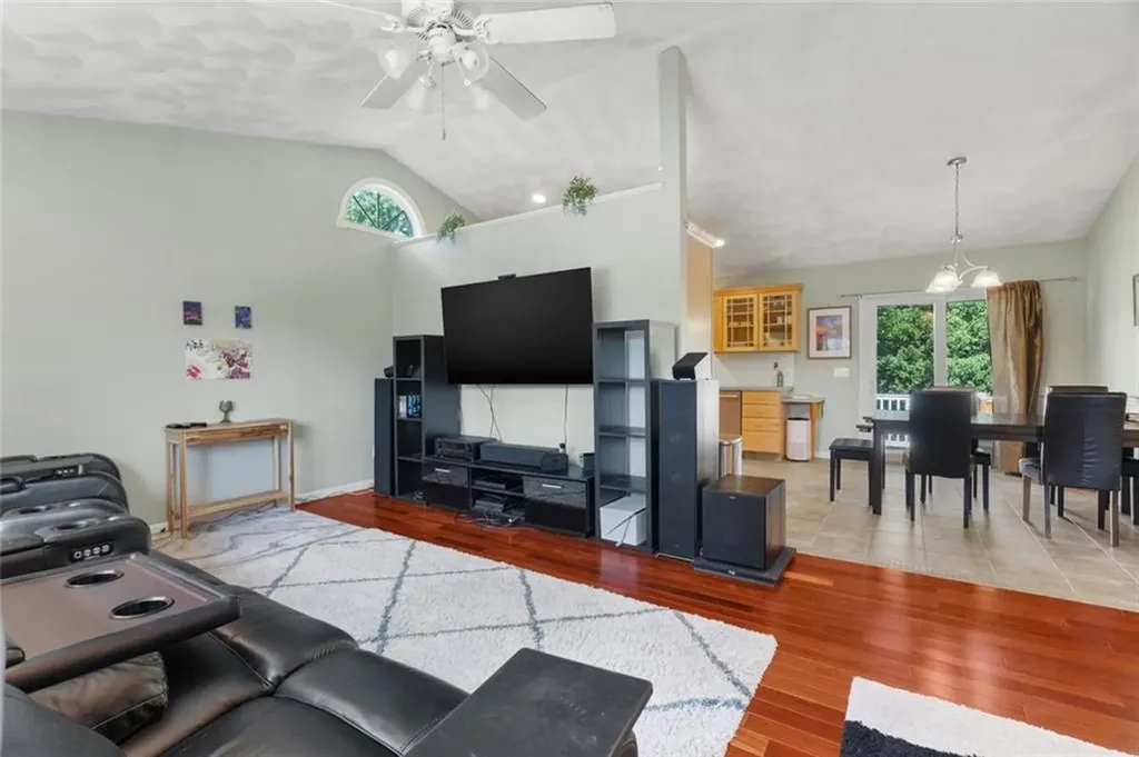 15 Meadow Road Scituate RI 02831