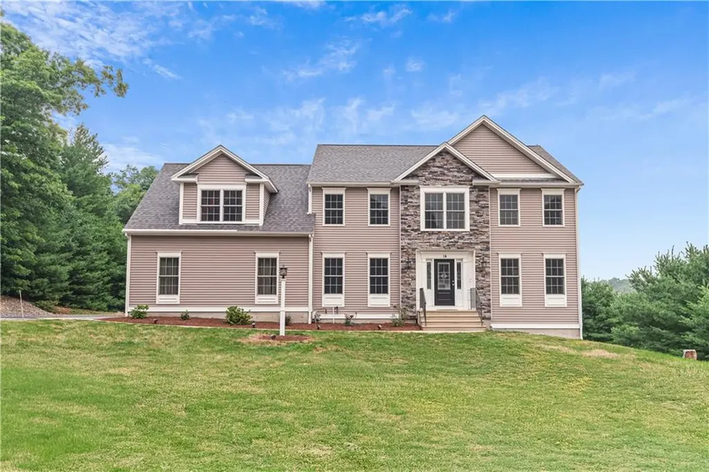 14 Longbrook Drive Cumberland RI 02864