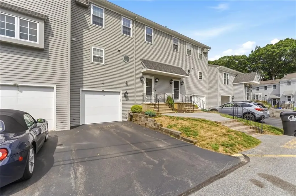 565 Quaker Lane West Warwick RI 02893