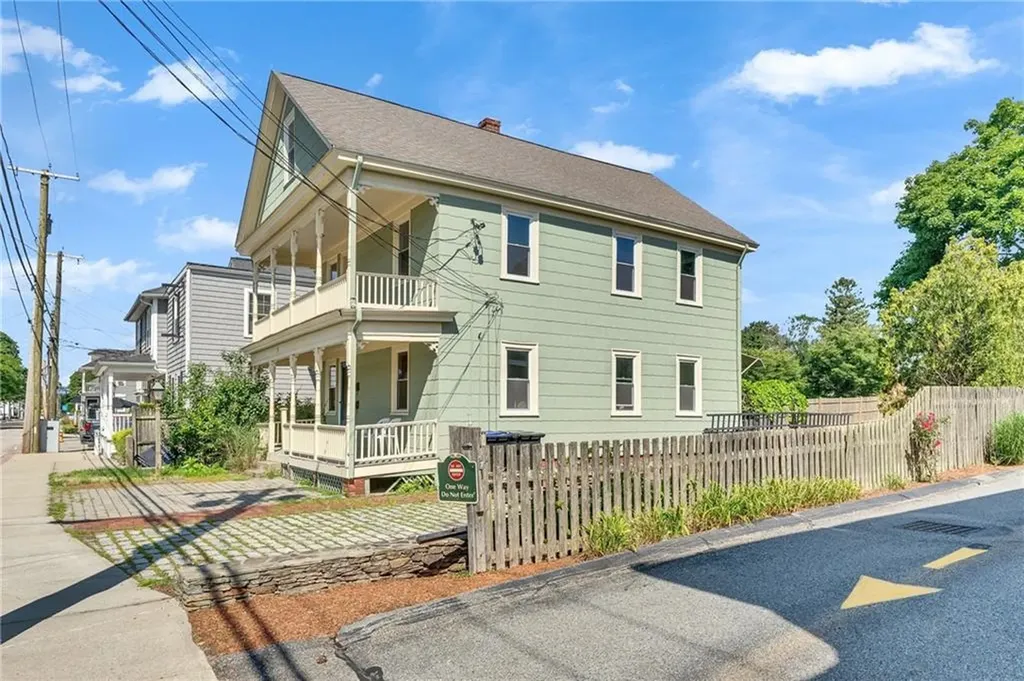 53 Maple Avenue Barrington RI 02806