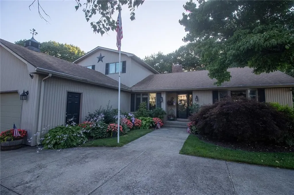 122 Elton Circle Cranston RI 02921