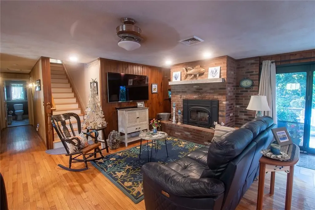 122 Elton Circle Cranston RI 02921