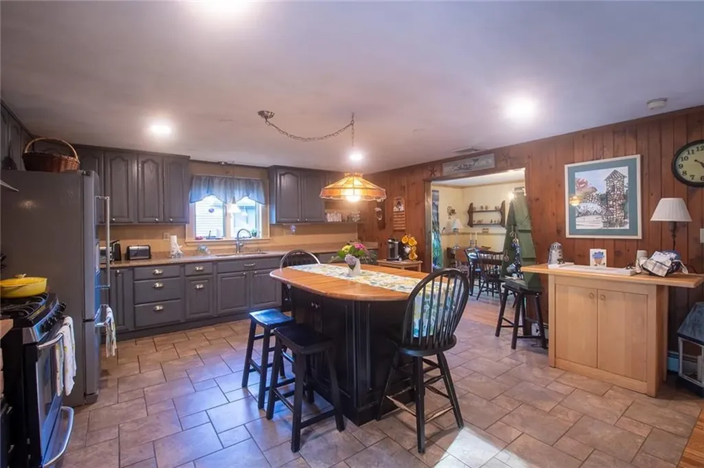 122 Elton Circle Cranston RI 02921