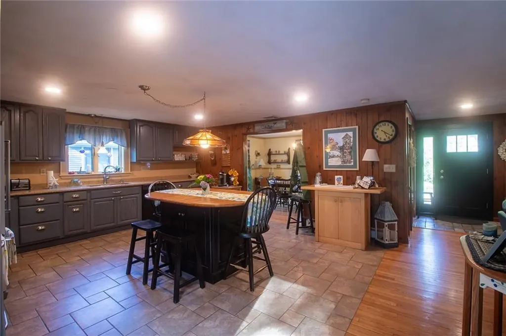 122 Elton Circle Cranston RI 02921
