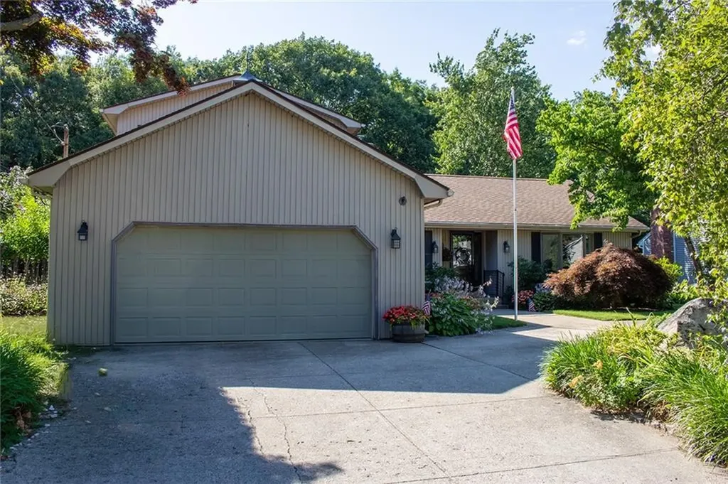 122 Elton Circle Cranston RI 02921