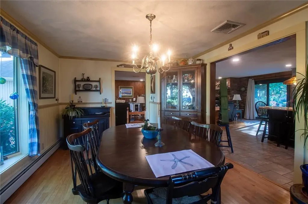 122 Elton Circle Cranston RI 02921