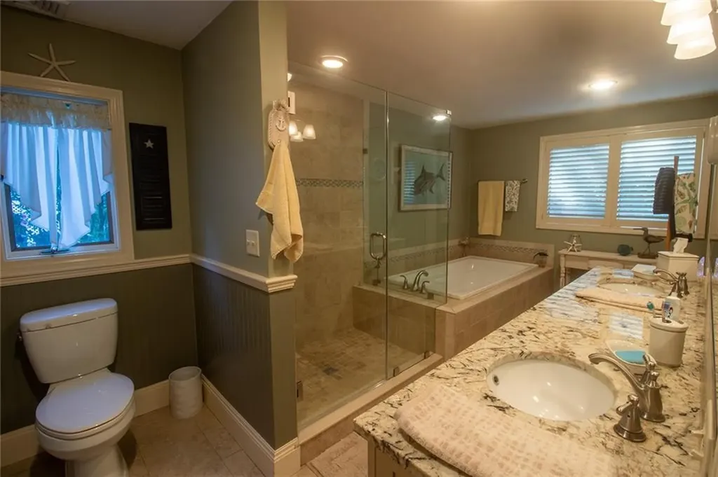 122 Elton Circle Cranston RI 02921