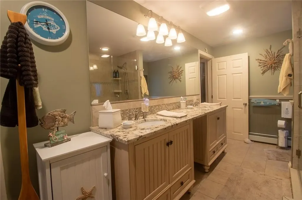 122 Elton Circle Cranston RI 02921
