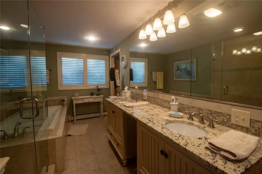 122 Elton Circle Cranston RI 02921