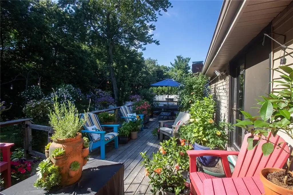 122 Elton Circle Cranston RI 02921