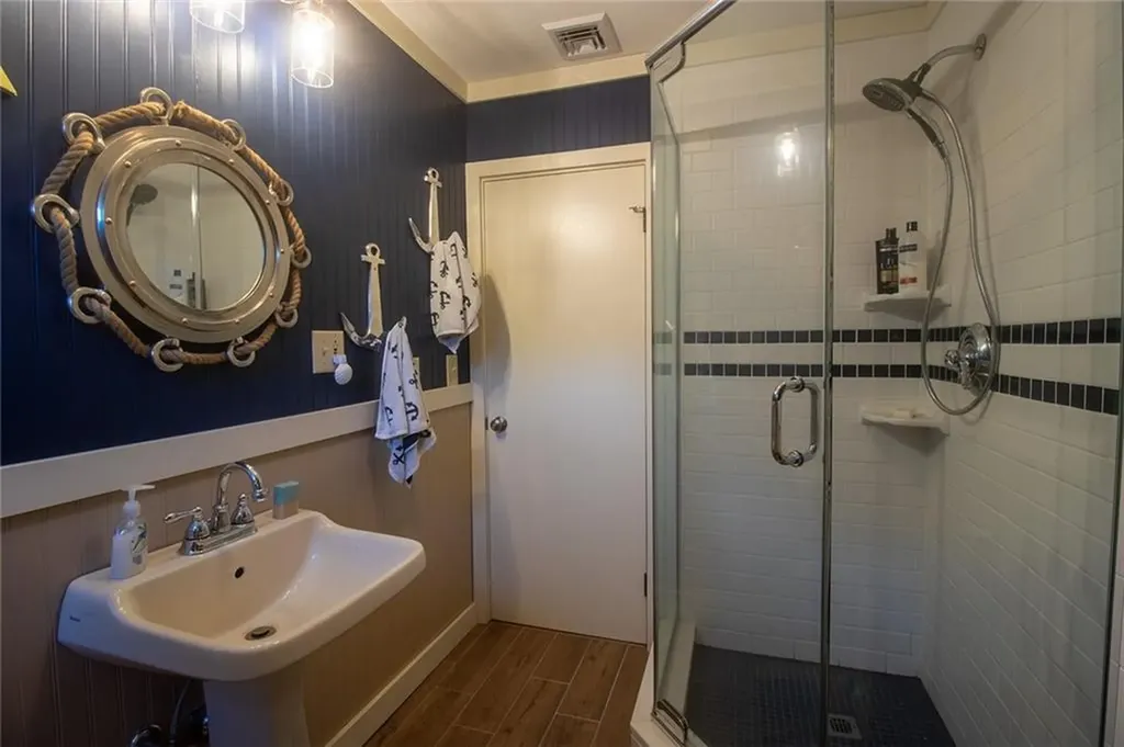 122 Elton Circle Cranston RI 02921