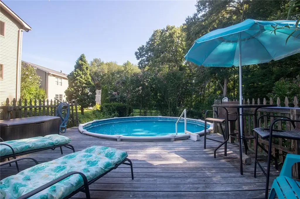 122 Elton Circle Cranston RI 02921
