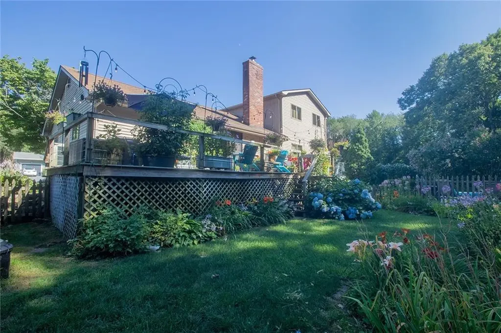 122 Elton Circle Cranston RI 02921