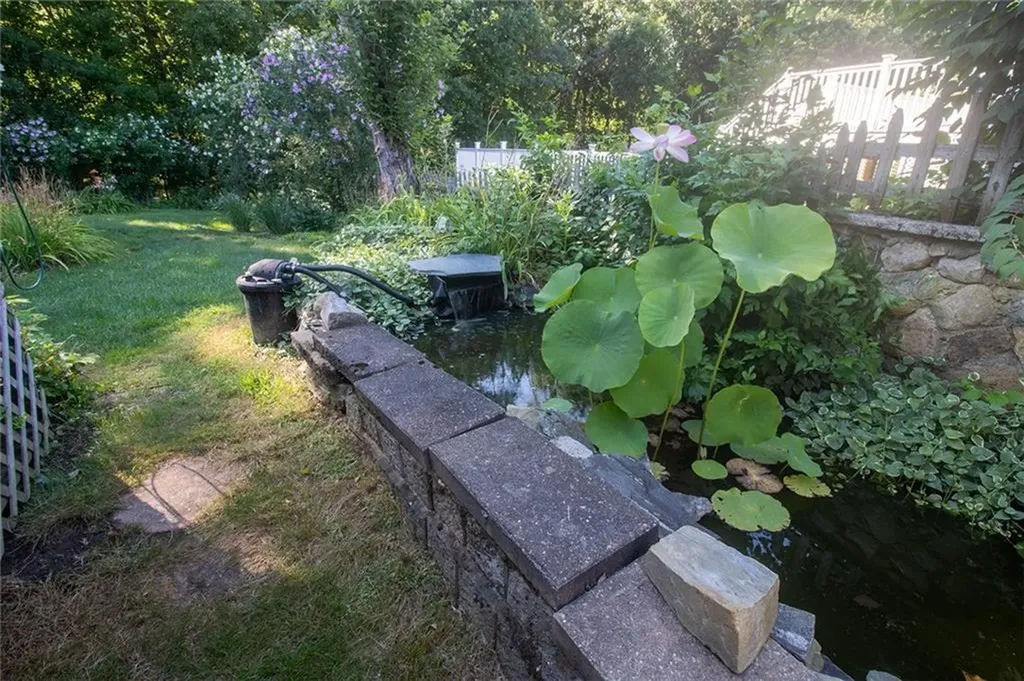122 Elton Circle Cranston RI 02921