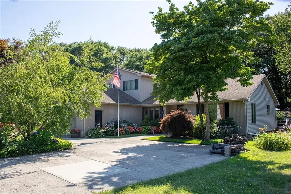 122 Elton Circle Cranston RI 02921